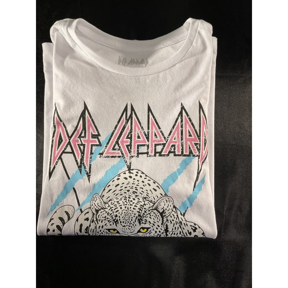 Def Leppard T Shirt Animal Print XXL Short Sleeve Band Tee Rock Music Womens